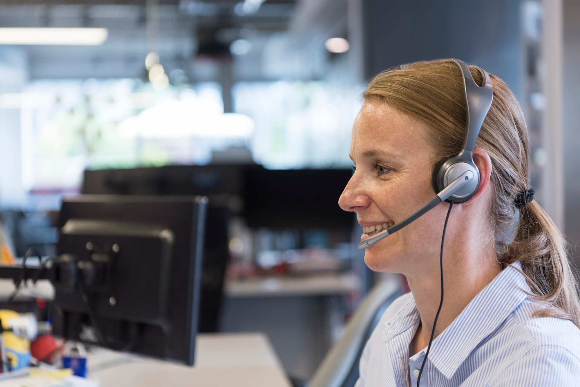 female support phone operator