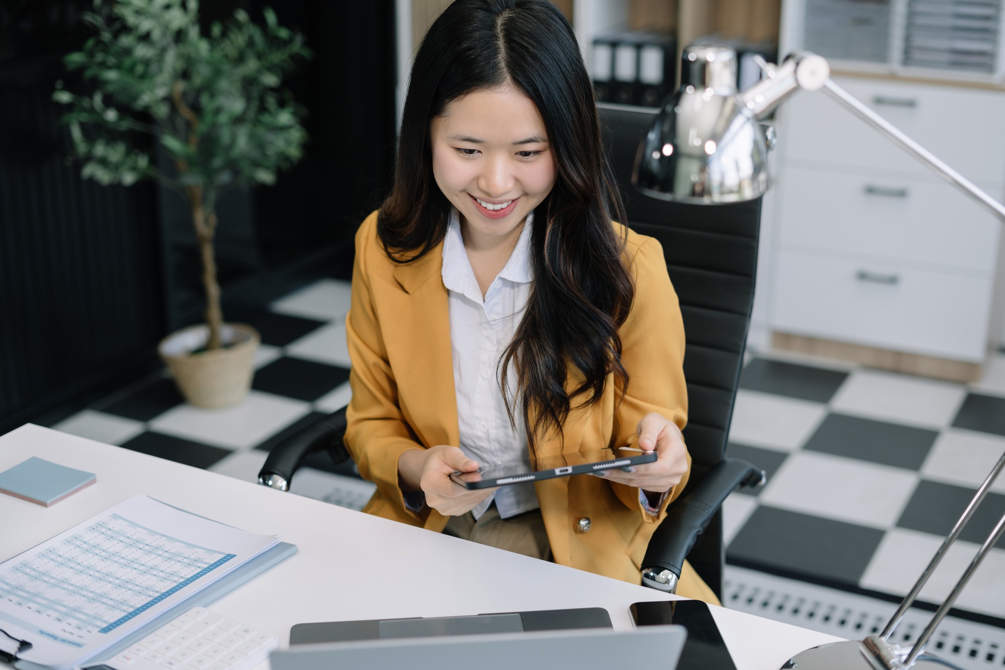 Business woman or financial data analysts working with smartphone